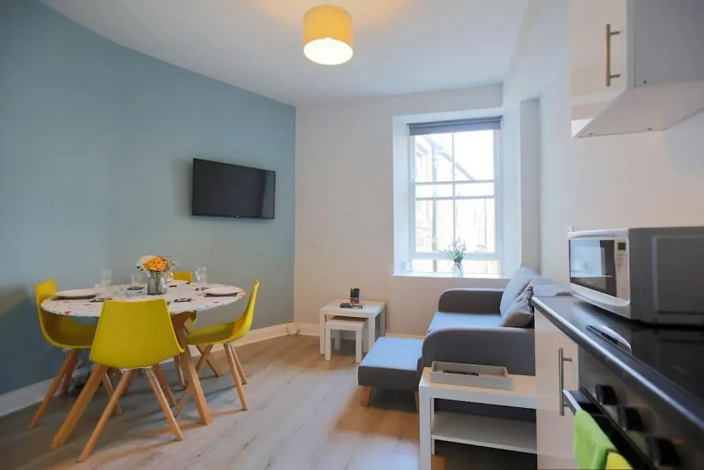 Apartment Cosy & Central Broughton 2Br Apt Near City Centre Edinburgh